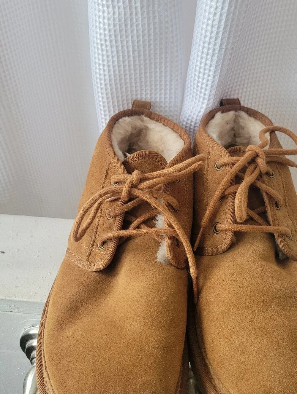 UGG Men's Chestnut Suede Chukka Boots - Tan Brown